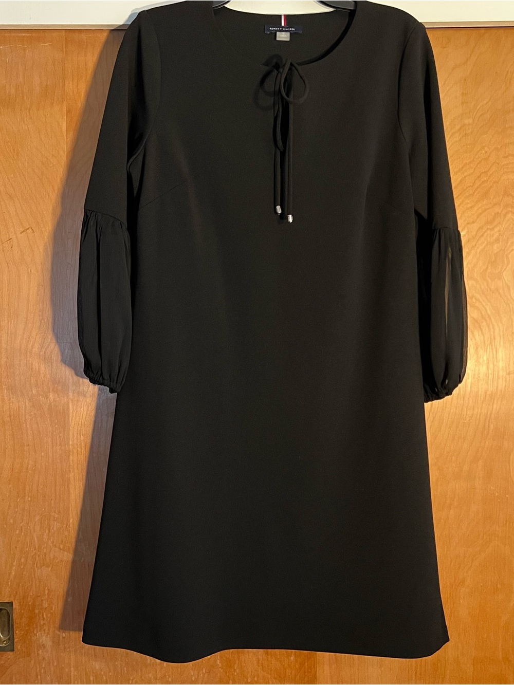 Tommy Hilfiger Black Long-Sleeve Tie-Neck Shift Dress